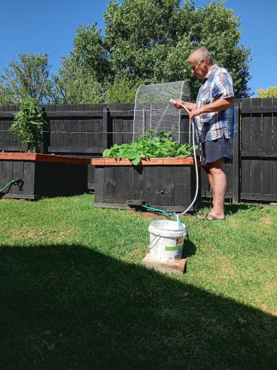 Portable Water Pump: Set with Hose and Sprayer