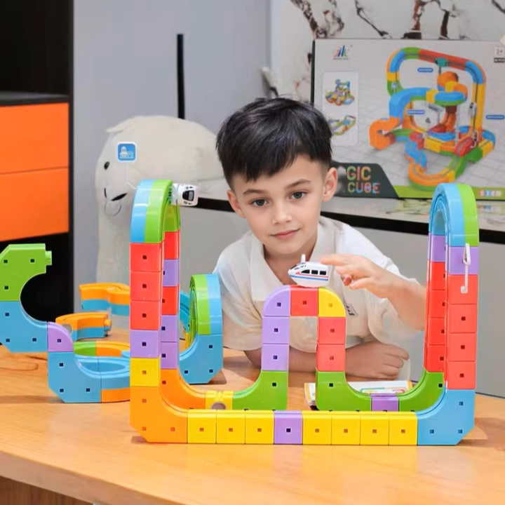 Train Track Cube Set